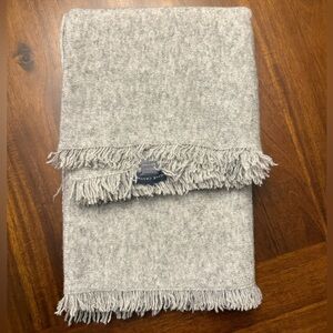 AMICALE Cashmere Scarf